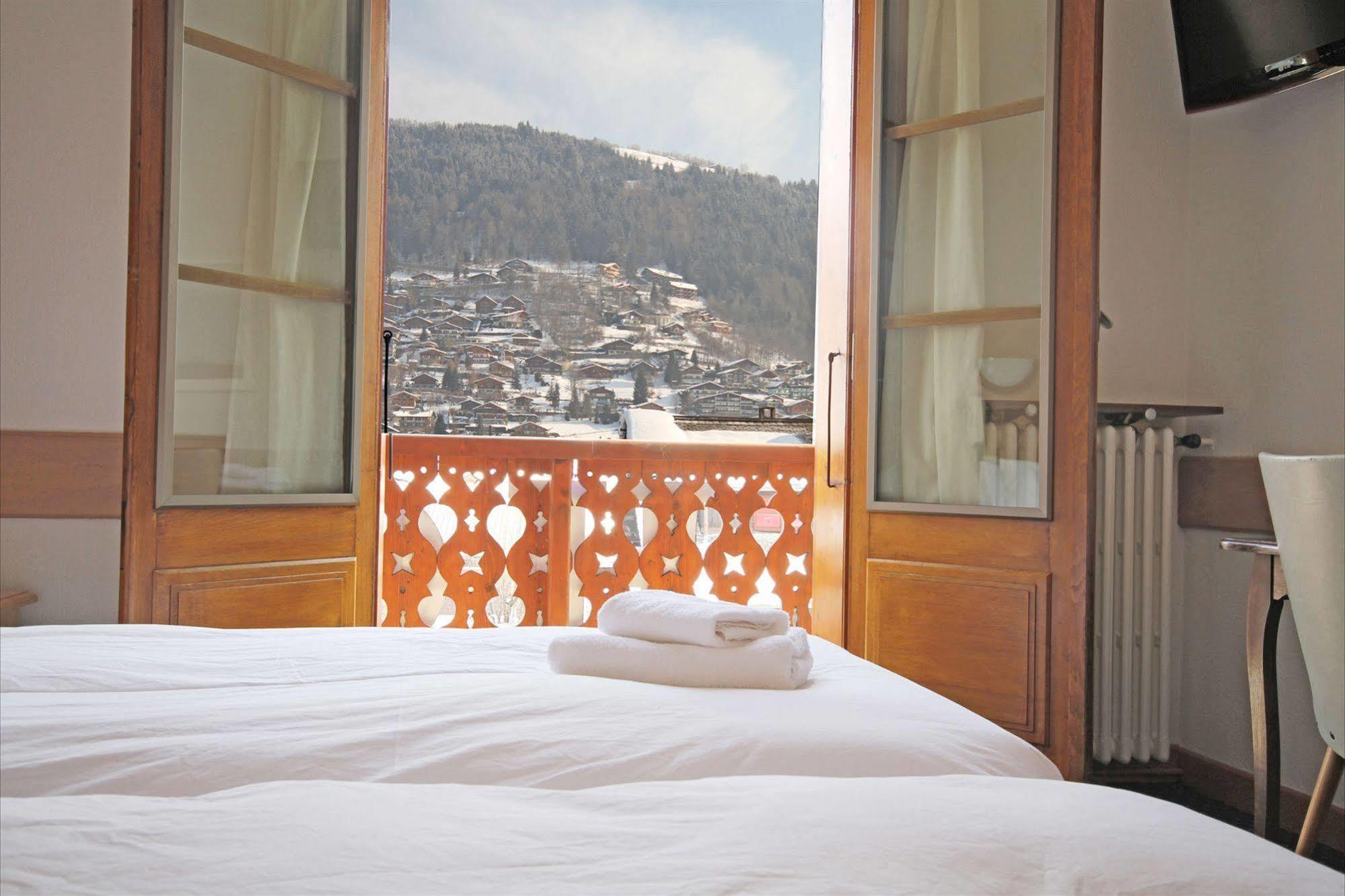 Hotel L'Aubergade モルジヌ エクステリア 写真
